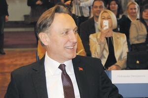 Pitaju za Monte Karlo, stanove i Rječnik