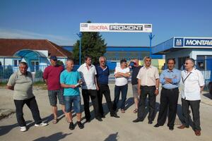 Bivši radnici nikšićkog Metalca protestuju ispred kapije...