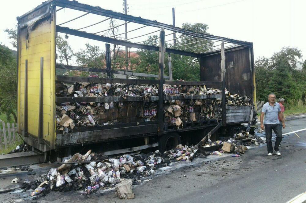 zapaljeni kamion, Foto: Jadranka Ćetković, Jadranka Ćetković