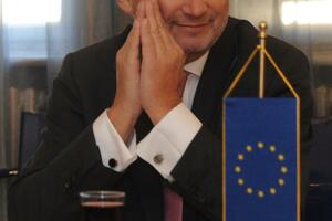 Han: BiH bi mogla dobiti status kandidata do kraja 2017. godine