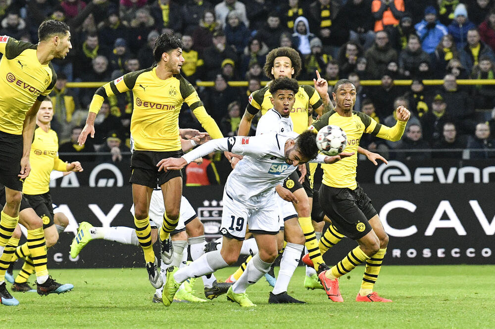 Hoffenheim's Ishak Belfodil heads his side's third goal during the German Bundesliga soccer match between Borussia Dortmund and TSG 1899 Hoffenheim in Dortmund, Germany, Saturday, Feb. 9, 2019. The match ended 3-3. (AP Photo/Martin Meissner), Foto: Martin Meissner