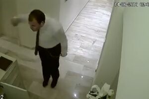 Mladić iz Podgorice se zanio plešući na poslu