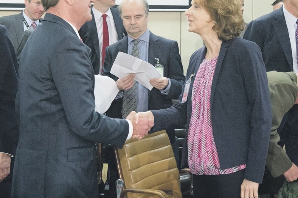 Milica Pejanović Đurišić, Ešton Karter, Foto: Nato.int