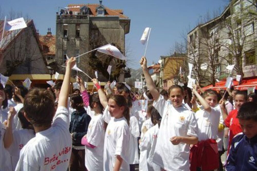 Olimpijski karavan, Foto: Cokcg.org