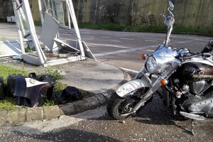 Češki turista motorom udario u kontrolnu kabinu na GP Debeli brijeg