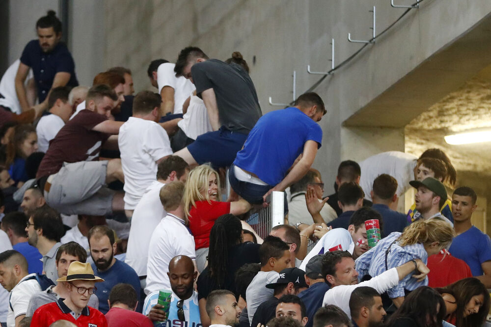 Navijači Engleske, Foto: Reuters