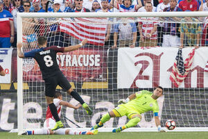 Domaćin pobijedio u Grupi A, Kolumbija odmarala vedete