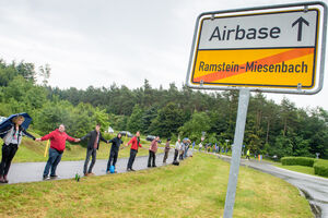 "Human chain" in front of the Ramstein base in Germany: Protest against...