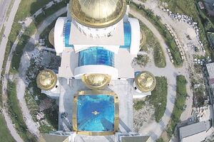 Grad, Bog i istorija - rasprodaja 100 odsto