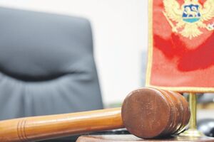 Dosije Pua: "Vijesti" ne treba da objave demanti i vrijeđanja banke