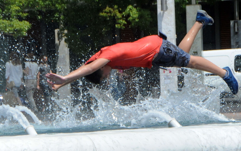 kupanje u fontani, đaci, Podgorica