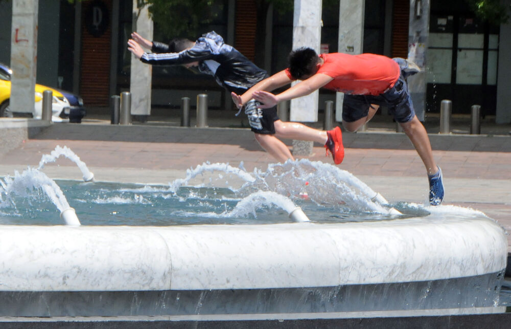 kupanje u fontani, đaci, Podgorica