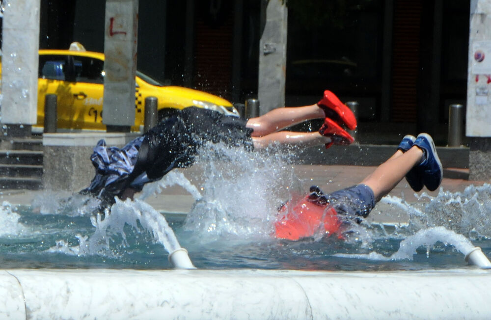 kupanje u fontani, đaci, Podgorica