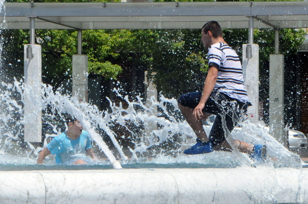 kupanje u fontani, đaci, Podgorica