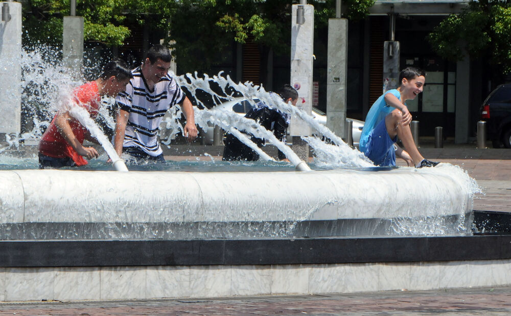 kupanje u fontani, đaci, Podgorica