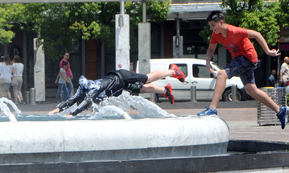 kupanje u fontani, đaci, Podgorica