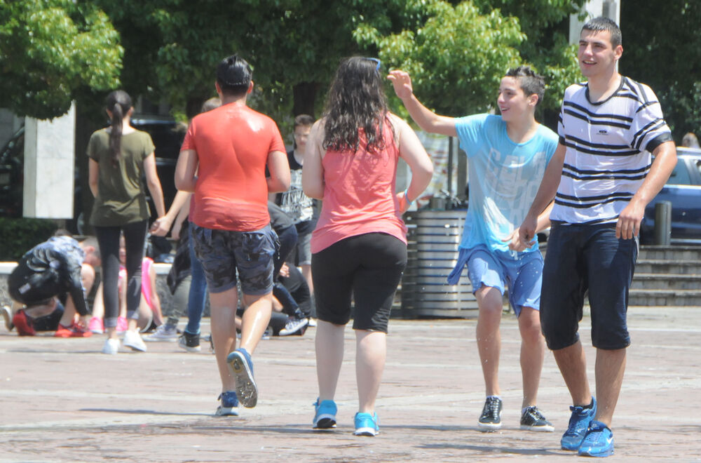 kupanje u fontani, đaci, Podgorica