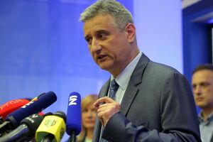 Karamarko: Pokrećemo opoziv Oreškovića, ne želimo da budemo pajaci...