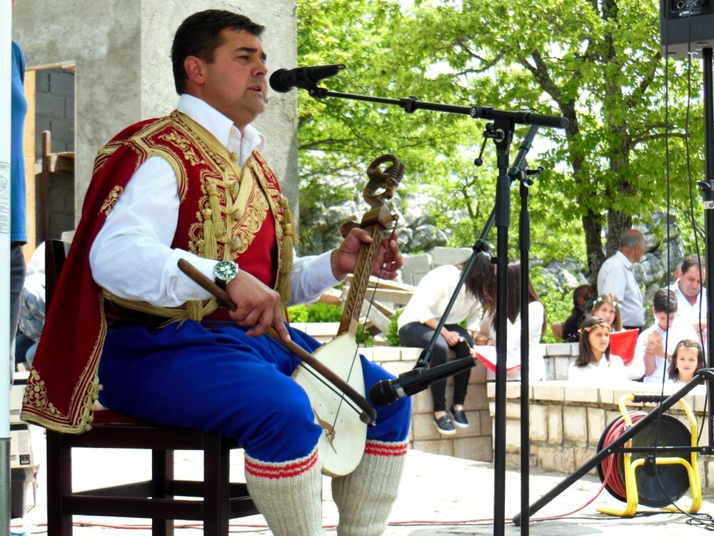 Dol, Pivski zid plača