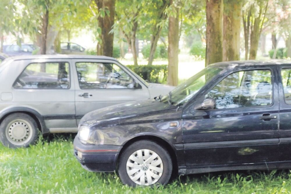 automobili, Njegošev park, Foto: Luka Zeković