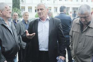 Penzioneri KAP-a kod Konjevića: Obećane im otpremnine iako "fali...