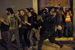 Barselona: Sukob policije i demonstranata koji podržavaju...