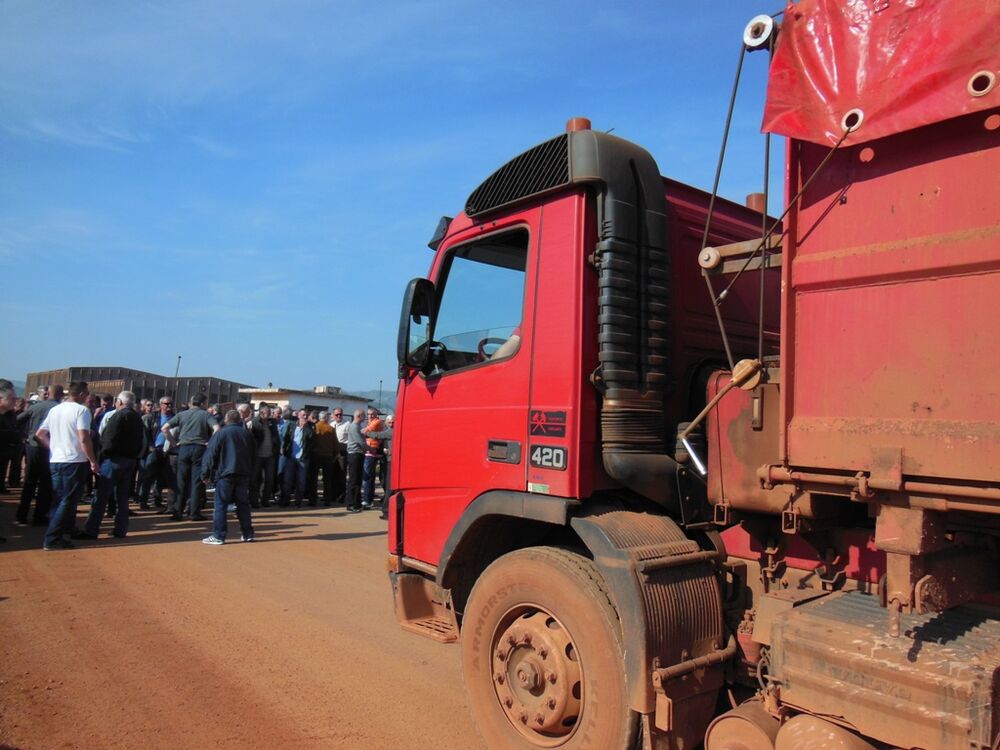 Bivši radnici Rudnika boksita, blokada