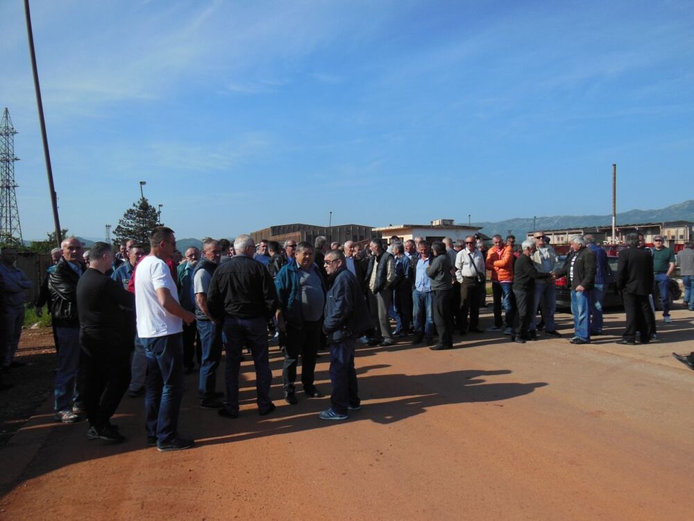 Bivši radnici Rudnika boksita, blokada