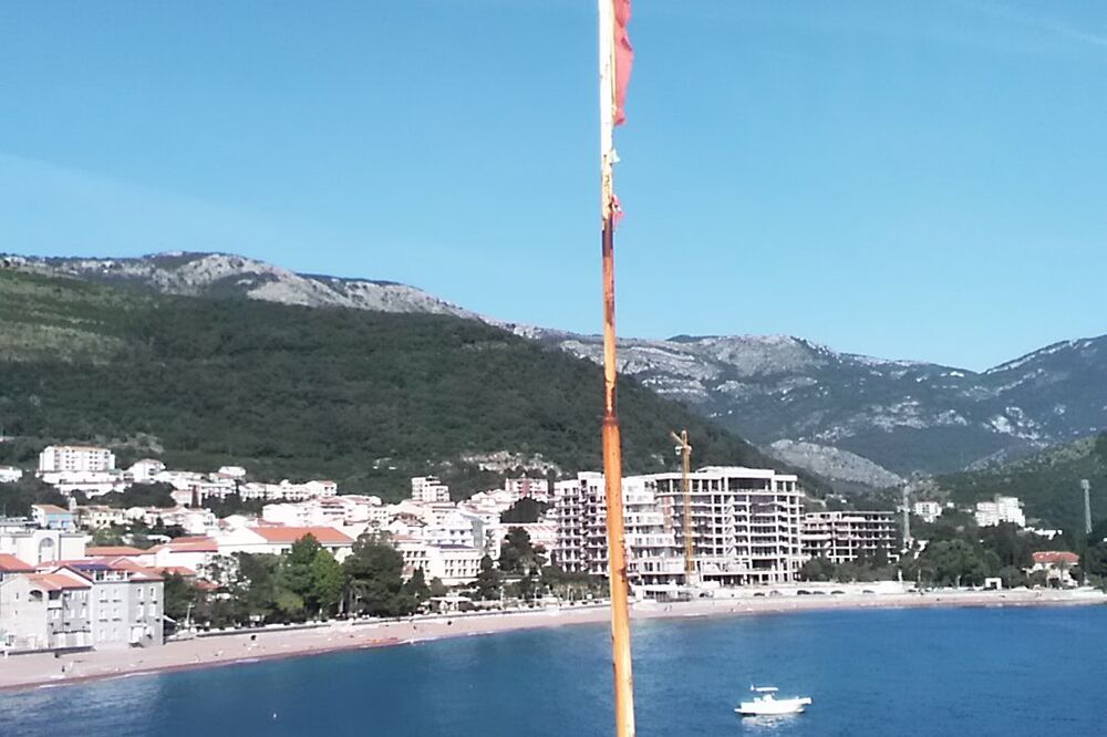 zastava tvrđava Petrovac, Foto: Čitalac Vijesti