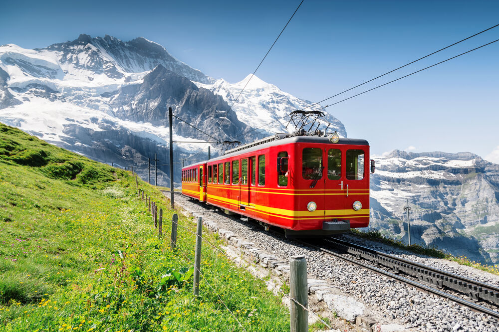 Švajcarska, voz, Foto: Shutterstock