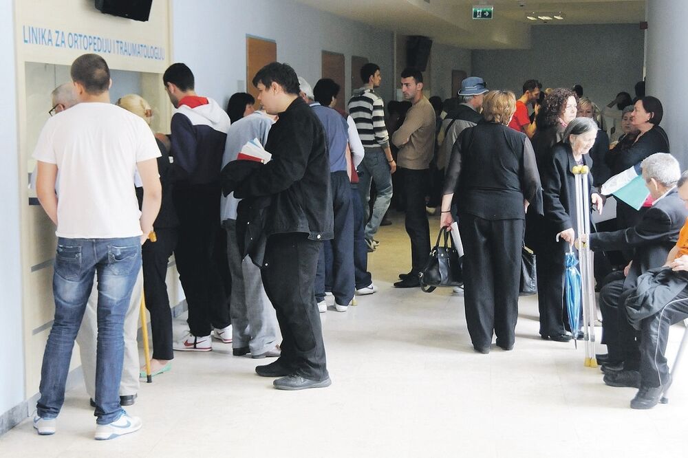 čekanje, KCCG, Foto: Luka Zeković