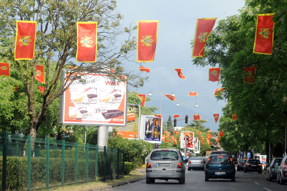 zastave, Podgorica, Dan nezavisnosti, Foto: Savo Prelević