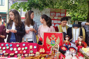 Na Balšića pazaru održan Sajam suvenira