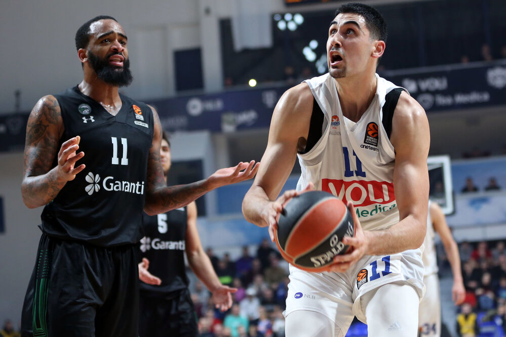 Bitka za što bolju poziciju pred plej-of: Goga Bitadze, Foto: Filip Roganović