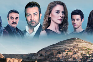 Crna ruža: Kenan i Oguz sumnjaju da Narin krije istinu od njih