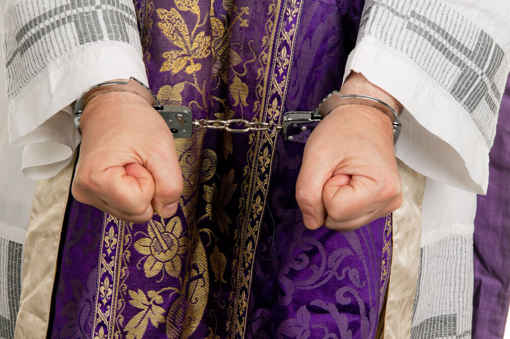 Sveštenik, hapšenje, Foto: Reuters