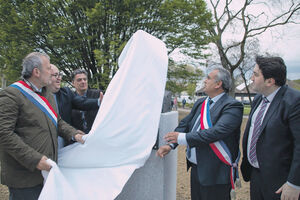 Glamočak autor četiri skulpture