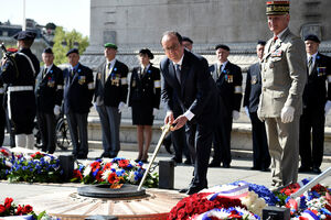 Francuski predsjednik Oland predvodio komemoraciju u Parizu