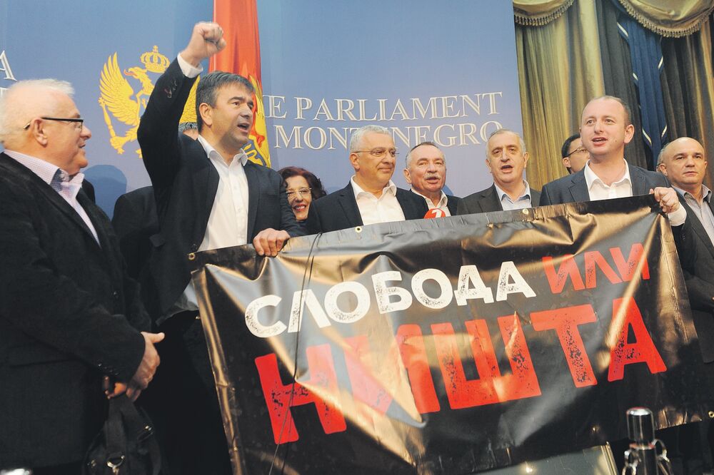 Demokratski front (Novine)