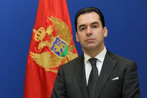 Vlada zbrinjava: Stanovi Pažinu,  Kusovcu, Mustafiću,...