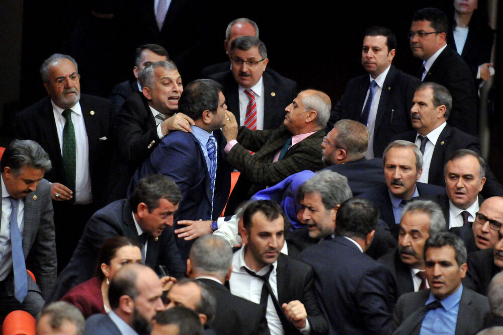 tuča u Turskom parlamentu, Foto: Beta