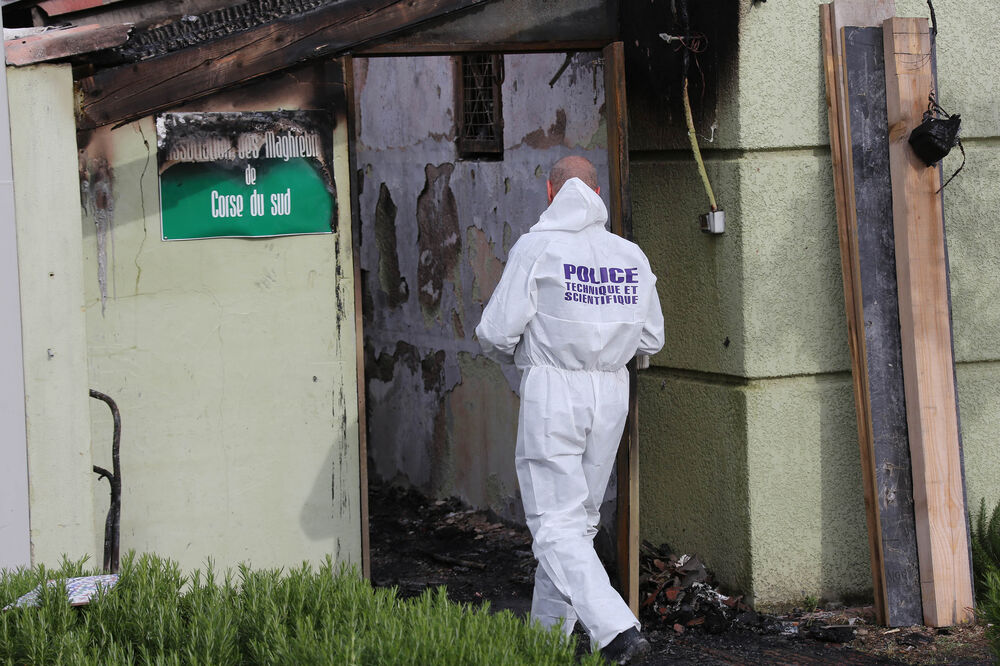 Požar, muslimanska molitvena sala, Korzika, Francuska, Foto: Beta-AP