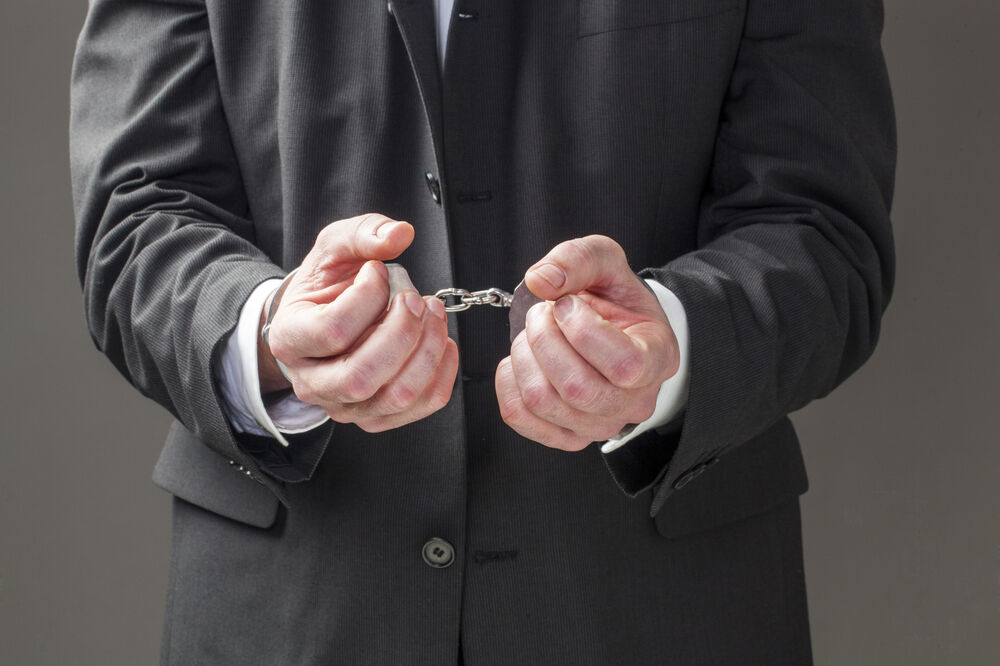 hapšenje, lisice, Foto: Shutterstock