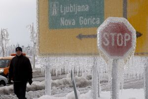 Snijeg paralisao saobraćaj u Sloveniji, Ljubljana bez struje