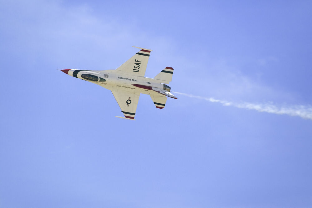 SAD, bombarder F16-C, Foto: Shutterstock