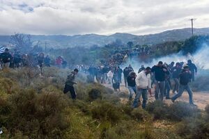 Sukob policije i migranata na Lezbosu