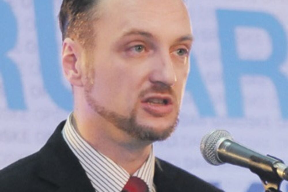 Dušan Radonjić (Novina)