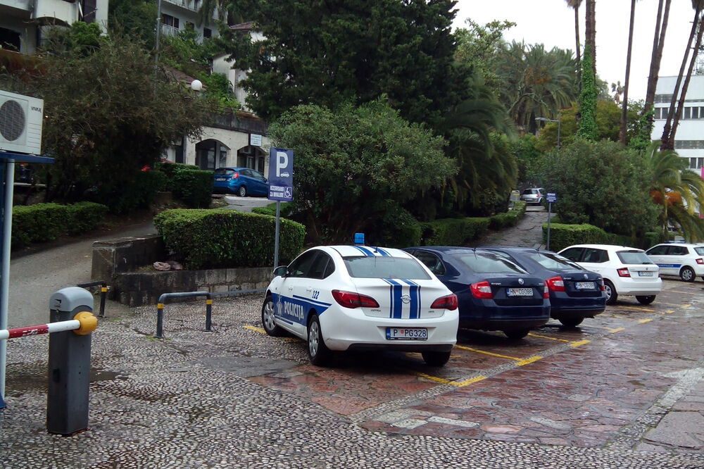 nepropisno parkliranje policija, Foto: Čitalac reporter