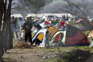 Grčka: Požar i protesti u izbjegličkom kampu