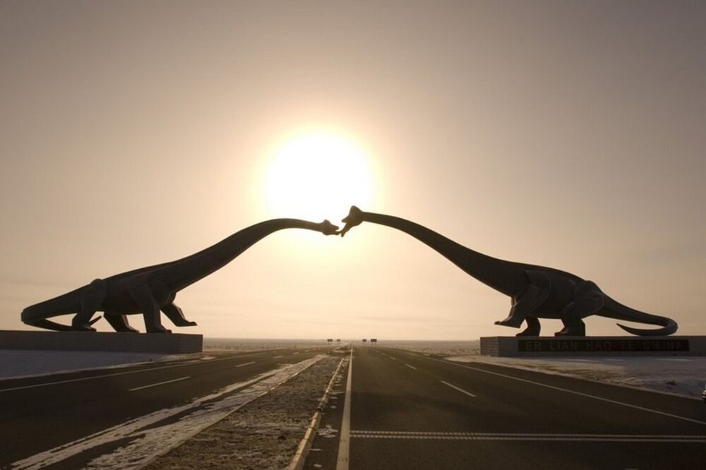 dinosaurusi, Kina, statue sinosaurusa, Foto: Amusingplanet.com